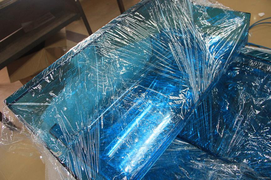 鄭州非凡有機(jī)玻璃防護(hù)罩定制完工，正在包裝出廠.